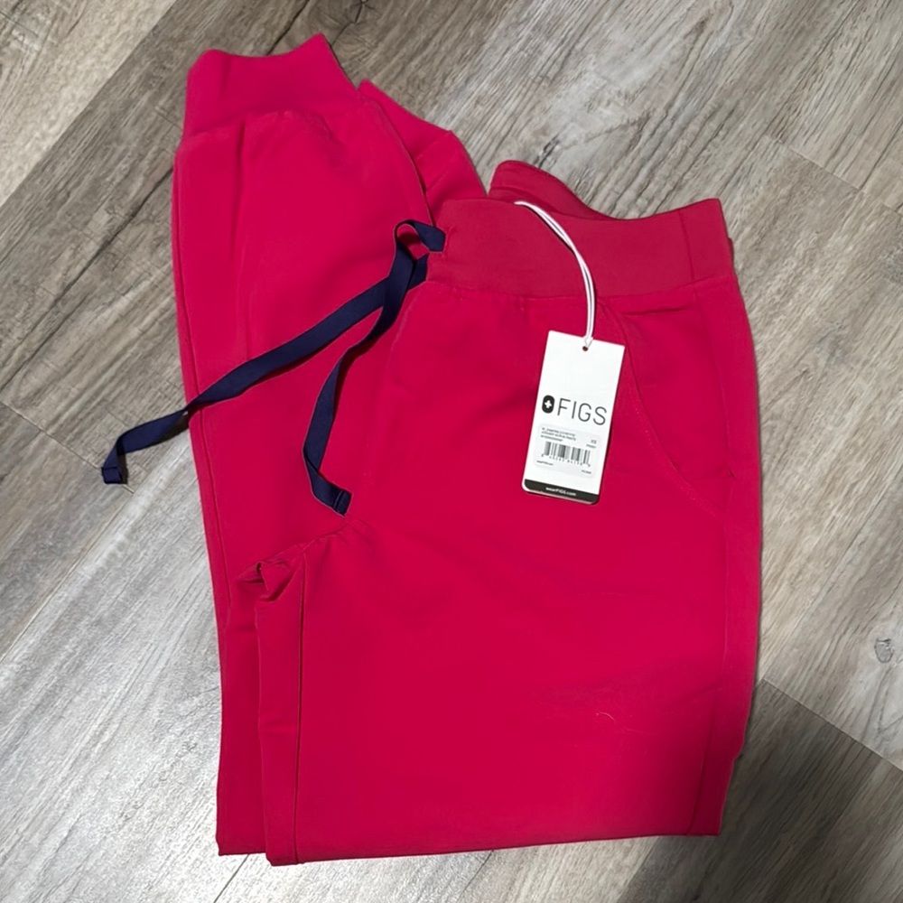 ⭐️NWT⭐️Figs Vibrant Pink Jogger Pants